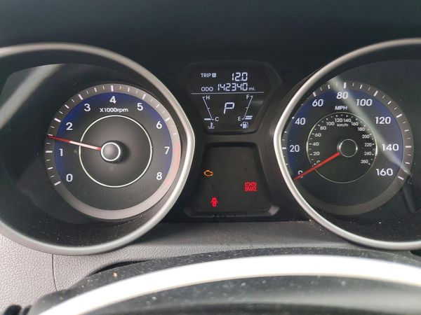 2012 HYUNDAI ELANTRA