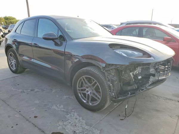2018 PORSCHE MACAN