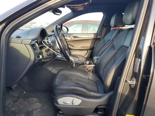 2018 PORSCHE MACAN