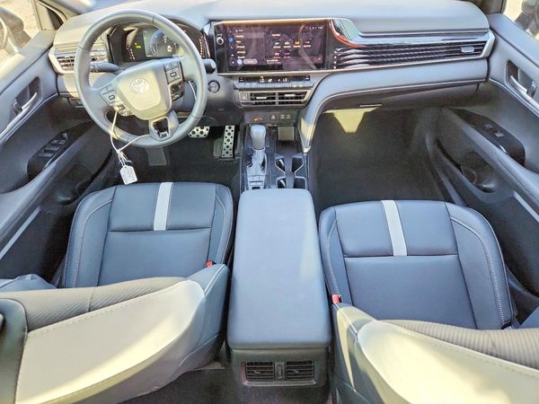 2025 TOYOTA CAMRY