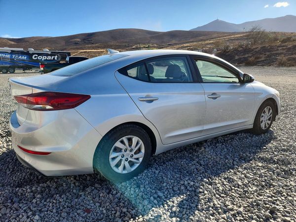 2017 HYUNDAI ELANTRA SE Base