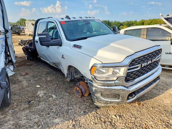 2024 RAM 3500 CREW CAB CHASSIS 4X4