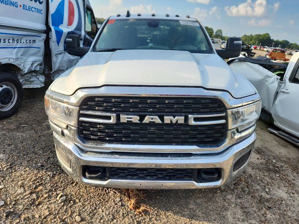 2024 RAM 3500 CREW CAB CHASSIS 4X4