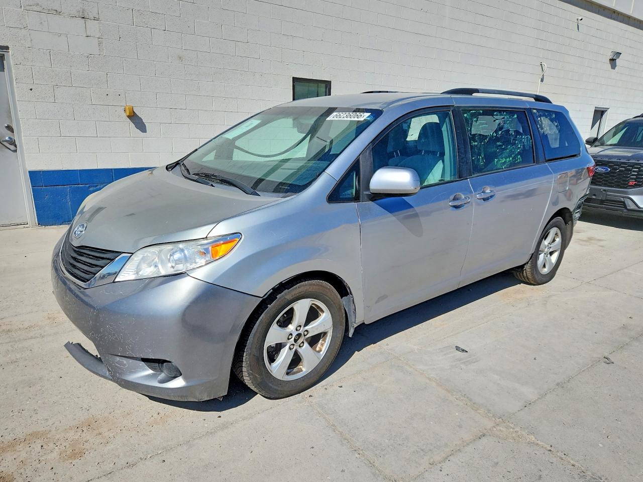 2016 TOYOTA SIENNA