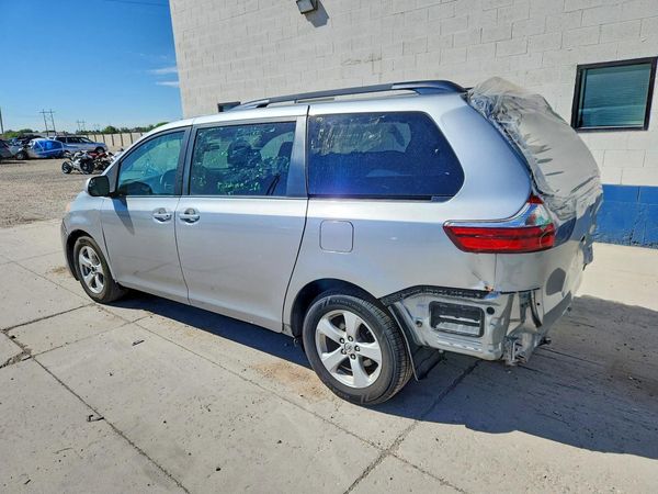 2016 TOYOTA SIENNA