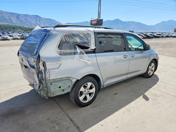 2016 TOYOTA SIENNA