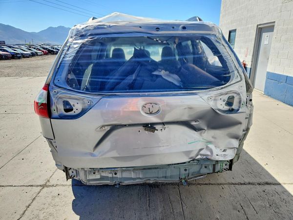 2016 TOYOTA SIENNA