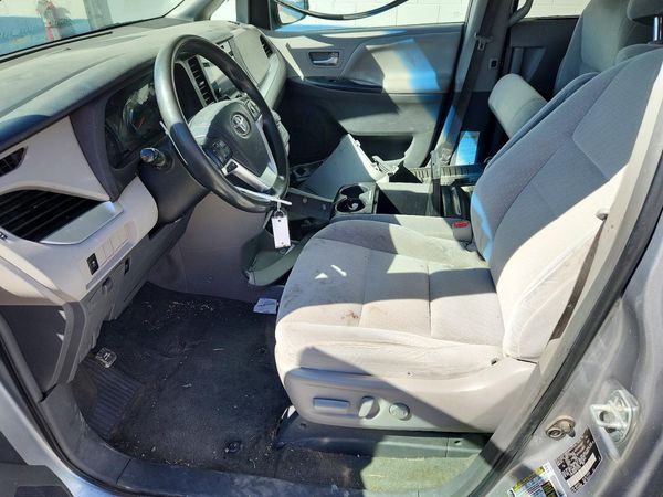 2016 TOYOTA SIENNA