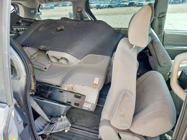 2016 TOYOTA SIENNA
