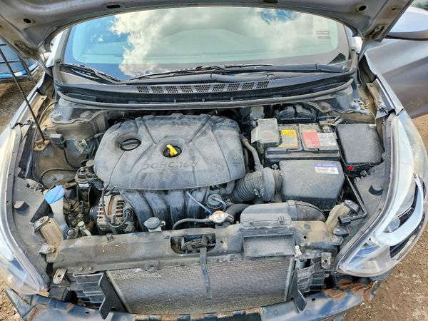 2015 HYUNDAI ELANTRA GLS(Middle)
