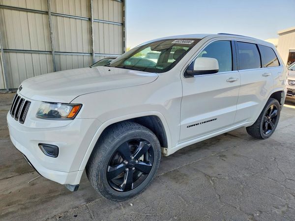 2015 JEEP GRAND CHEROKEE Laredo — Front 3/4