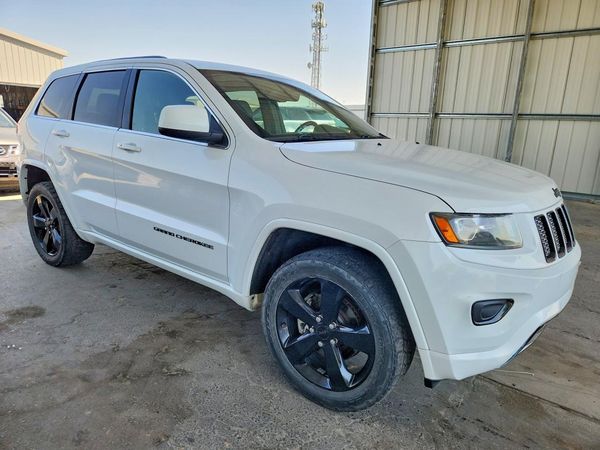 2015 JEEP GRAND CHEROKEE Laredo — Passenger 3/4