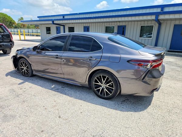 2022 TOYOTA CAMRY SE
