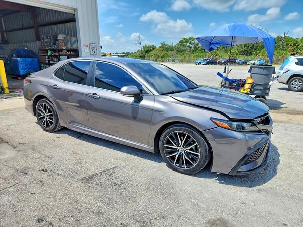 2022 TOYOTA CAMRY SE