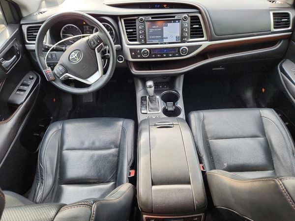 2016 TOYOTA HIGHLANDER