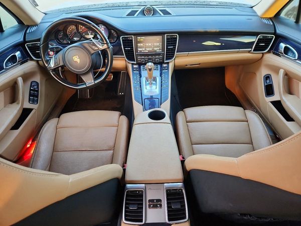 2015 PORSCHE PANAMERA