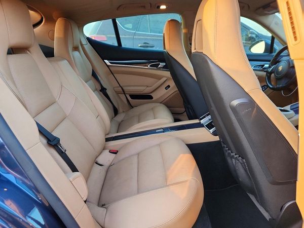 2015 PORSCHE PANAMERA