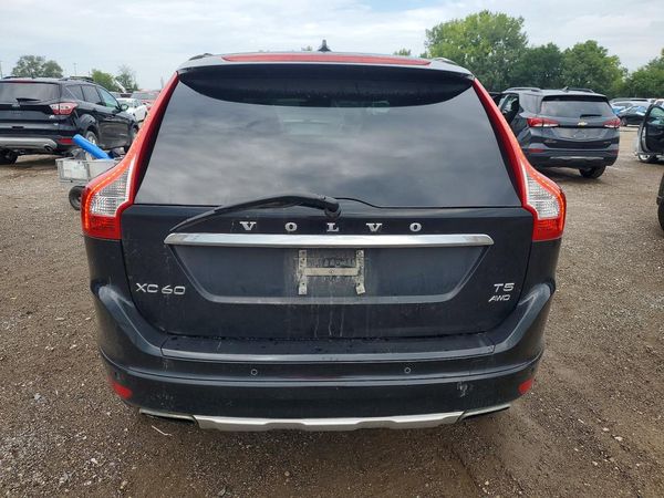 2015 VOLVO XC60 Premier (non R design)