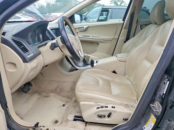 2015 VOLVO XC60 Premier (non R design)