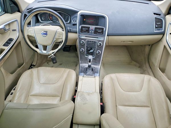 2015 VOLVO XC60 Premier (non R design)