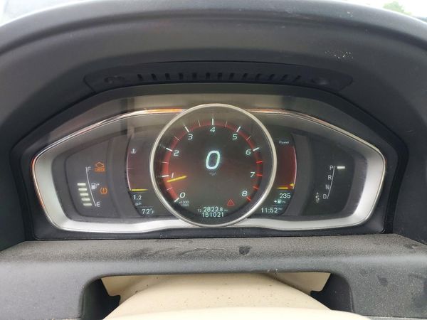2015 VOLVO XC60 Premier (non R design)
