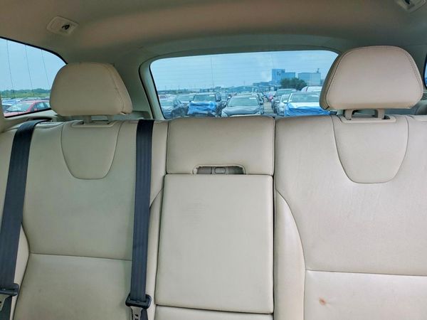 2015 VOLVO XC60 Premier (non R design)