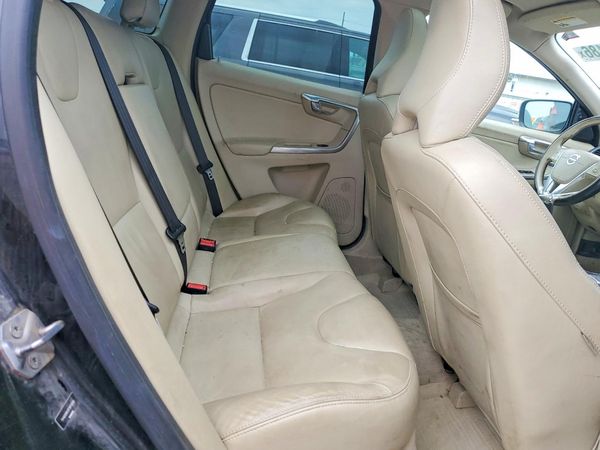 2015 VOLVO XC60 Premier (non R design)