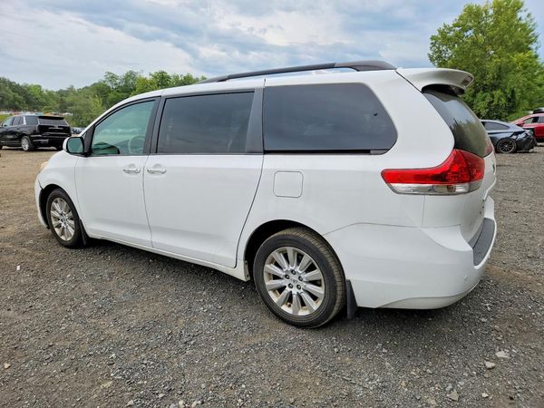 2012 TOYOTA SIENNA