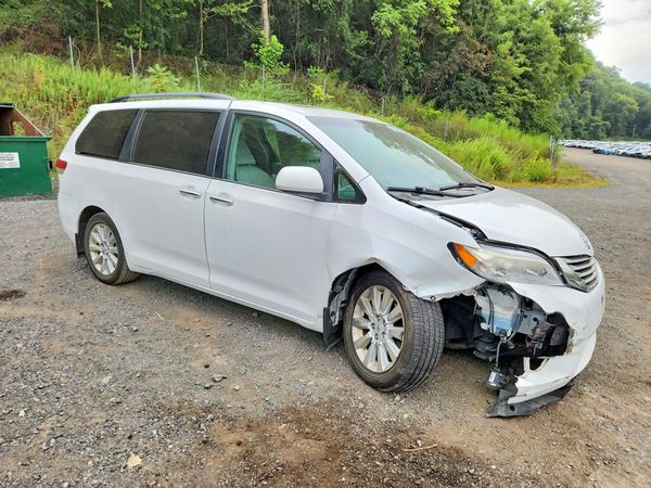2012 TOYOTA SIENNA