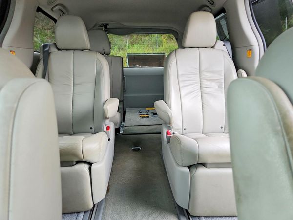 2012 TOYOTA SIENNA