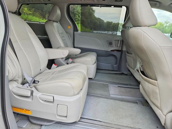 2012 TOYOTA SIENNA
