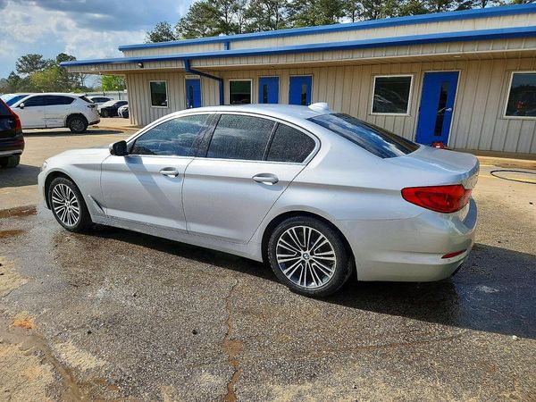 2019 BMW 530