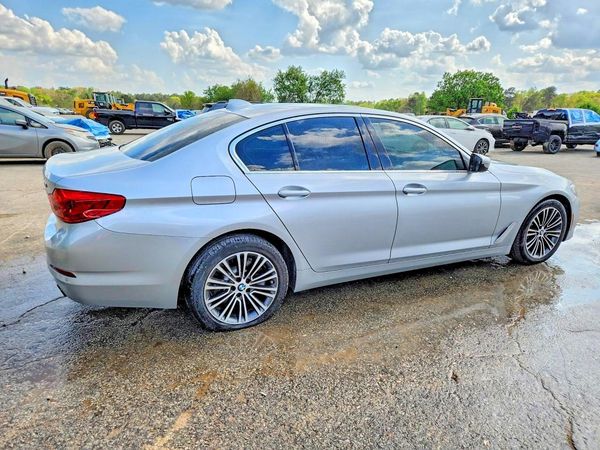 2019 BMW 530