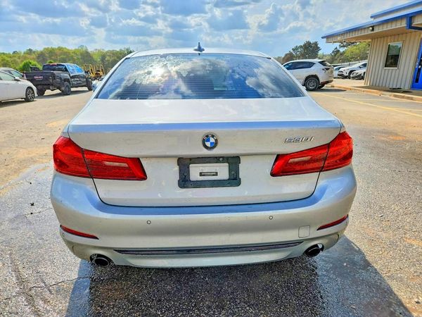 2019 BMW 530