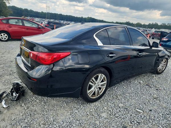 2015 INFINITI Q50