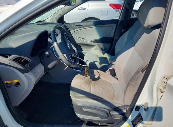 2012 HYUNDAI ACCENT GLS (Middle grade)