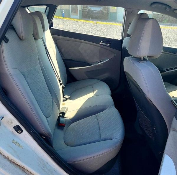 2012 HYUNDAI ACCENT GLS (Middle grade)