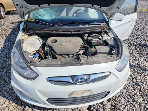 2012 HYUNDAI ACCENT GLS (Middle grade)