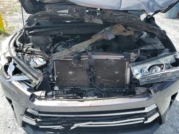 2018 TOYOTA HIGHLANDER