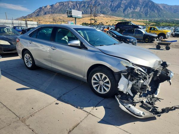 2016 TOYOTA CAMRY