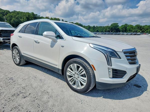2017 CADILLAC XT5