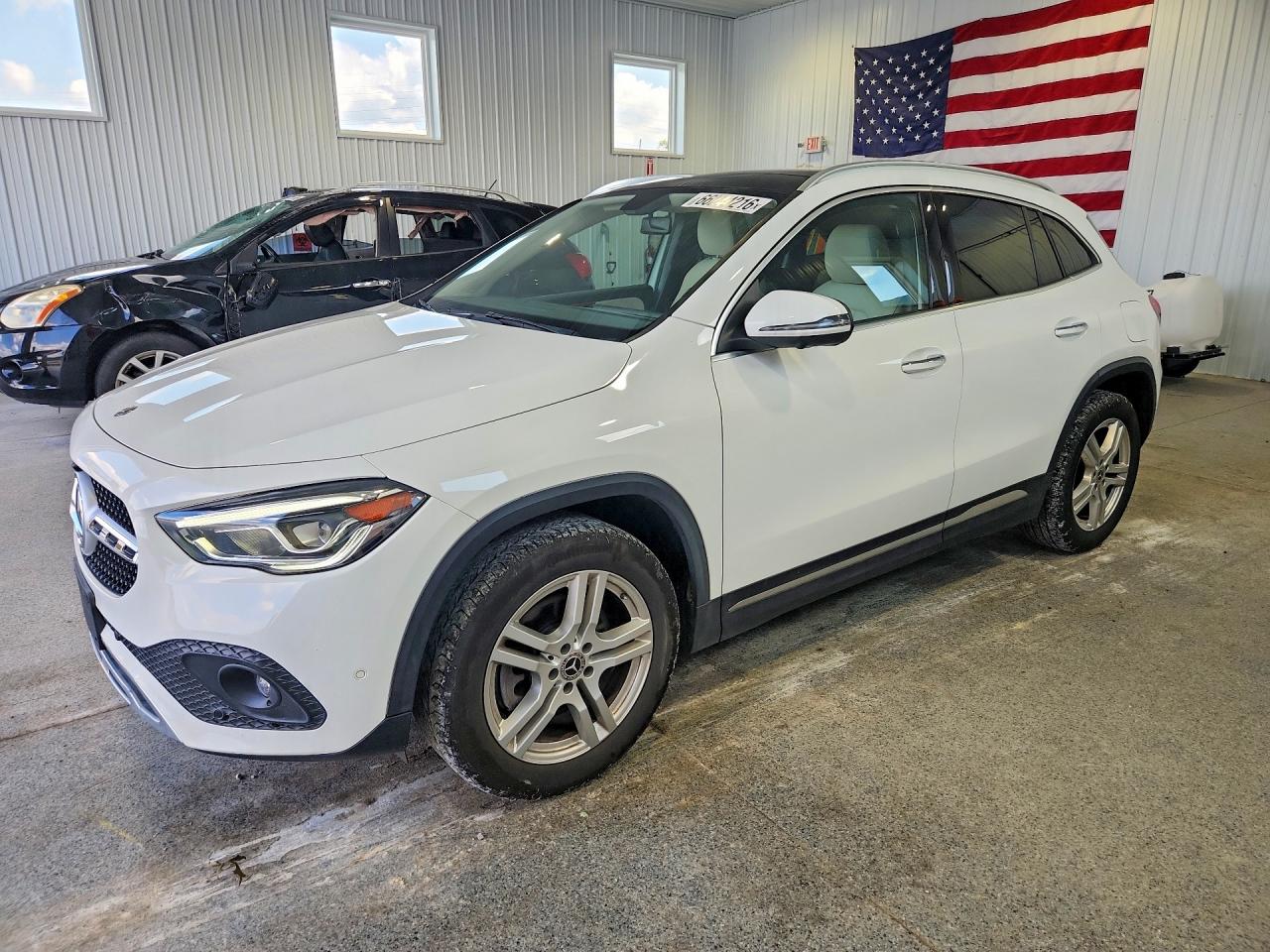 2021 MERCEDES-BENZ GLA GLA250 — Front 3/4