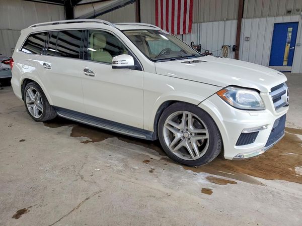 2013 MERCEDES-BENZ GL GL550 4MATIC — Passenger 3/4