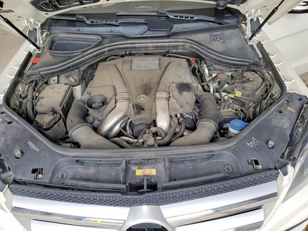 2013 MERCEDES-BENZ GL GL550 4MATIC — Engine bay