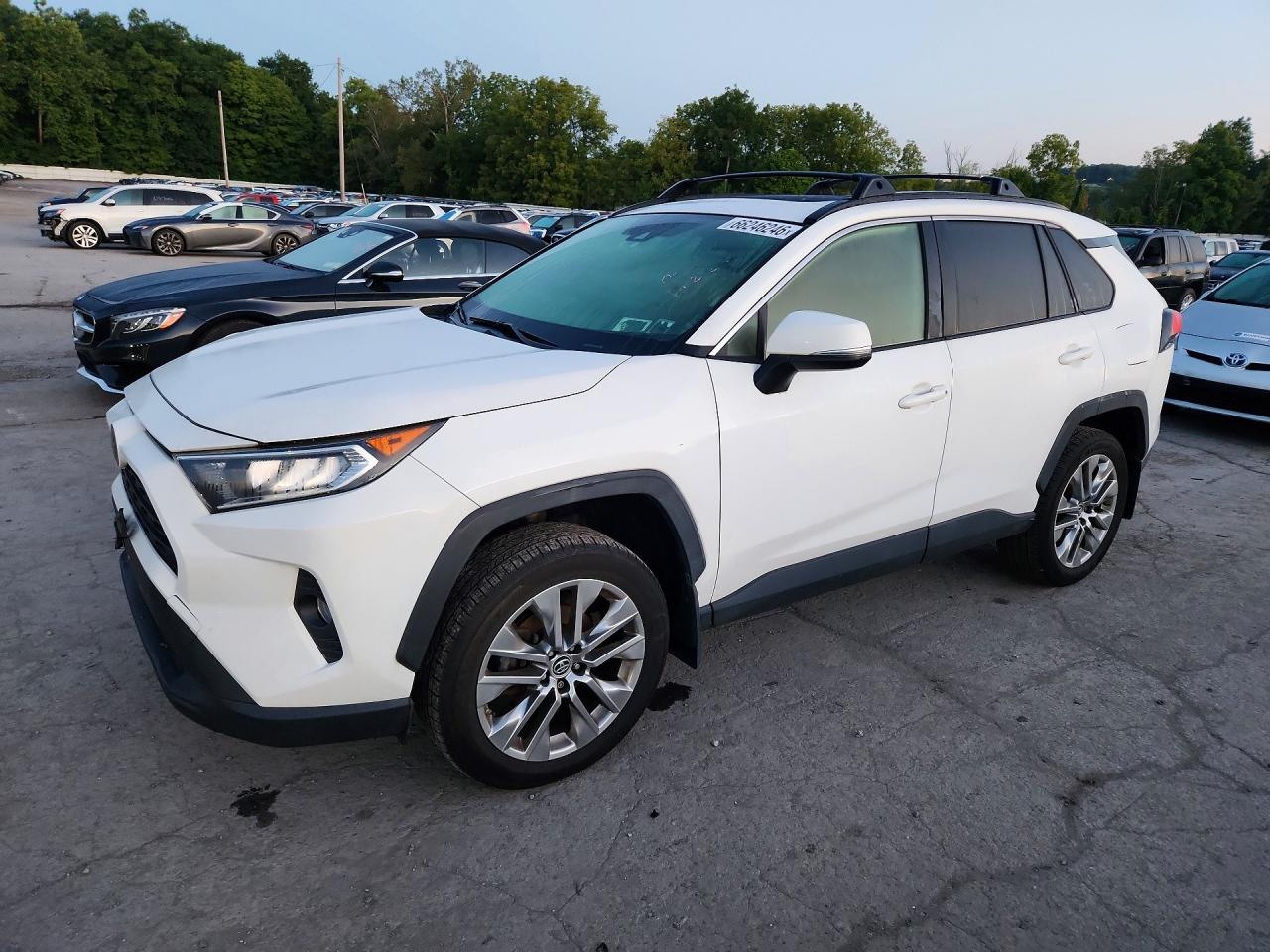 2019 TOYOTA RAV4 XLE Premium