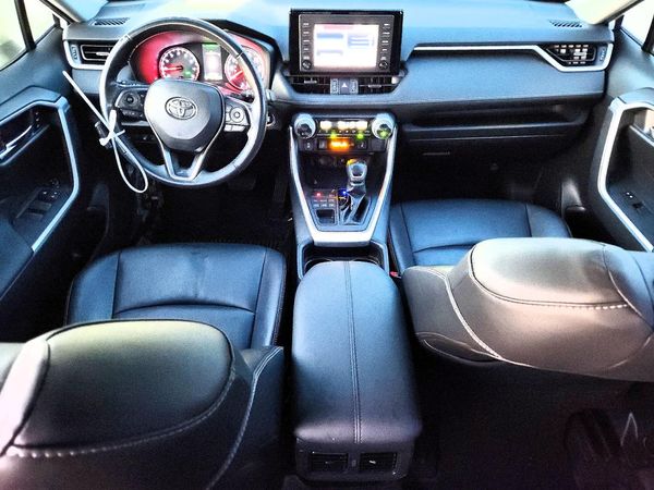 2019 TOYOTA RAV4 XLE Premium