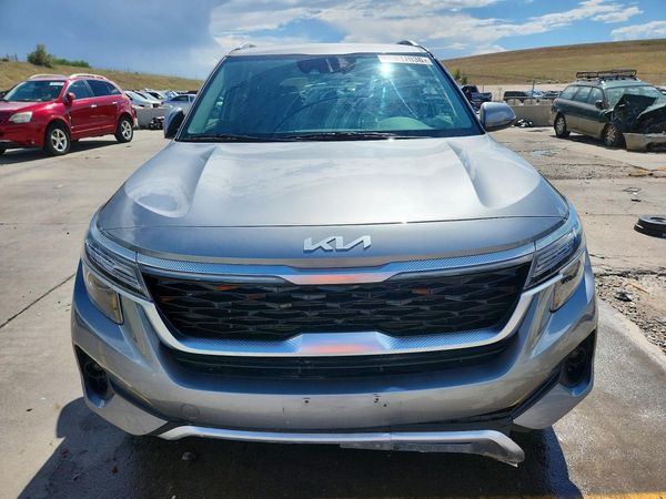 2023 KIA SELTOS EX