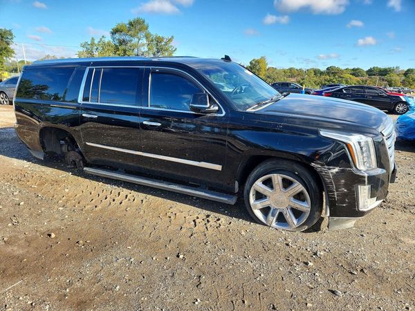 2019 CADILLAC ESCALADE ESV Platinum — Passenger 3/4