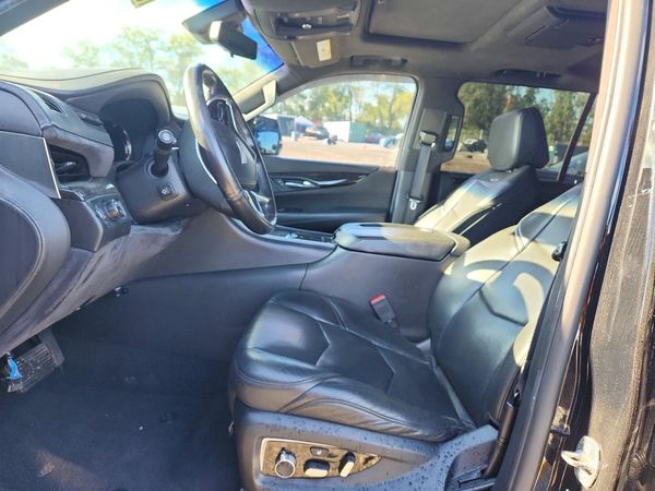 2019 CADILLAC ESCALADE ESV Platinum — DENT