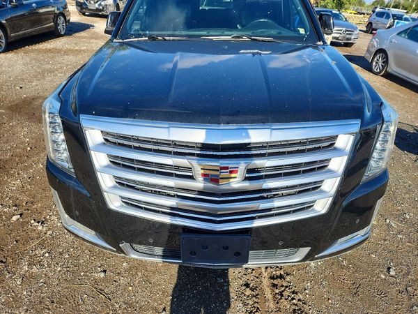 2019 CADILLAC ESCALADE ESV Platinum — Engine bay